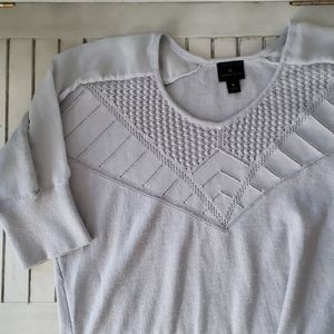 Light grey 3/4-sleeve sweater with art deco detai!